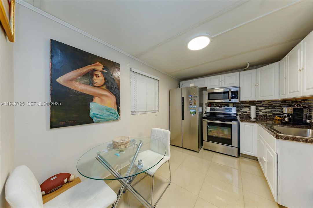 На продажу: $699,999 (4 спален, 4 ванн, 1824 Квадратных фут)