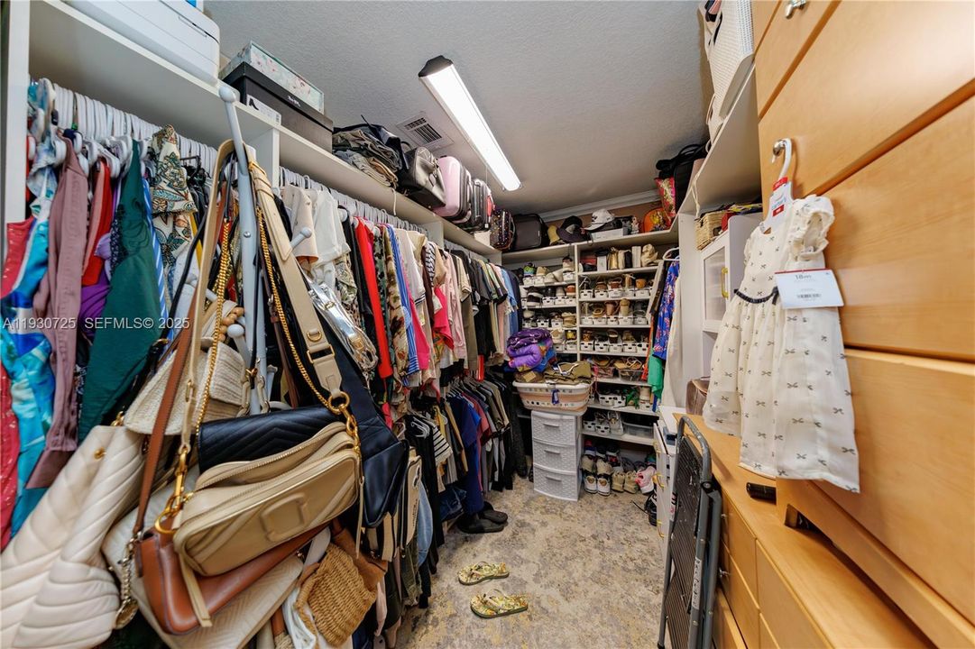 На продажу: $699,999 (4 спален, 4 ванн, 1824 Квадратных фут)