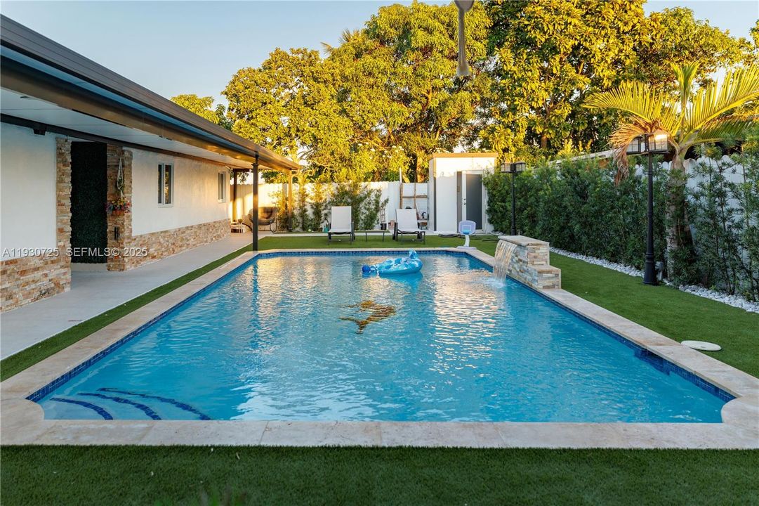 На продажу: $699,999 (4 спален, 4 ванн, 1824 Квадратных фут)