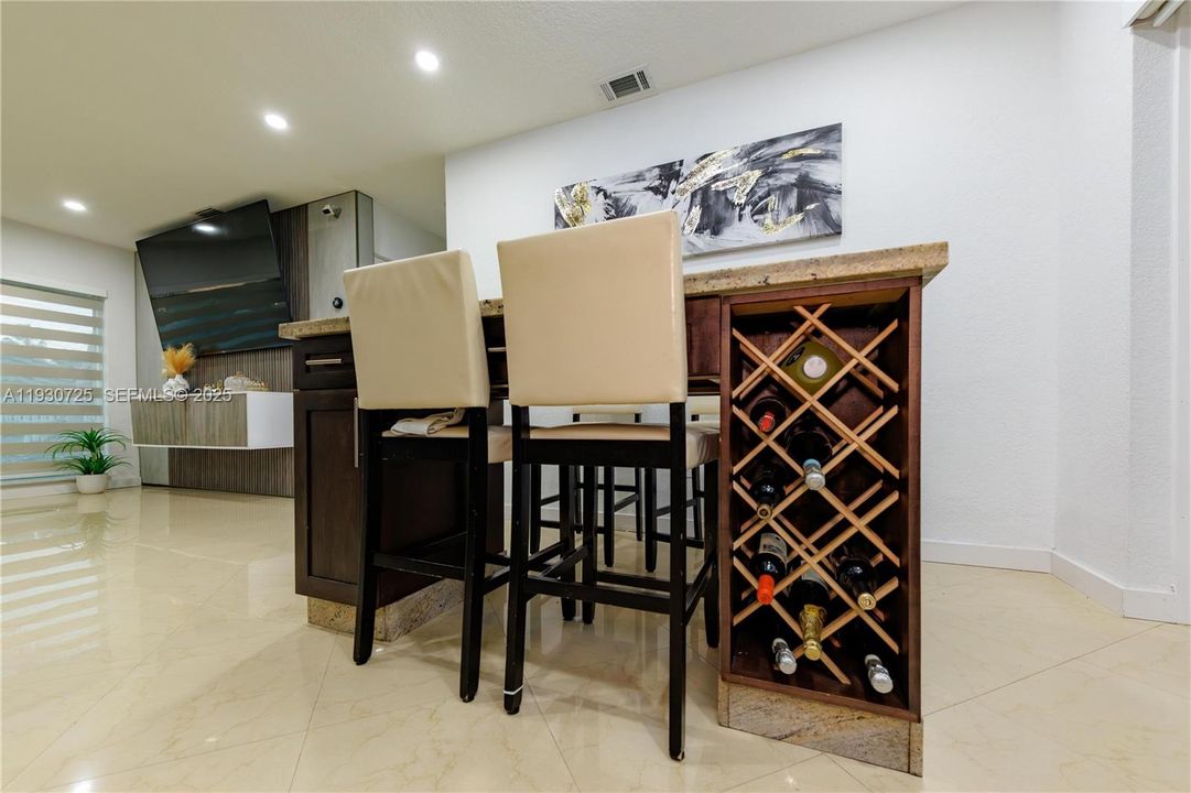 На продажу: $699,999 (4 спален, 4 ванн, 1824 Квадратных фут)