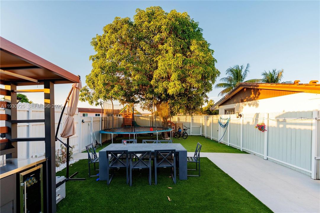 На продажу: $699,999 (4 спален, 4 ванн, 1824 Квадратных фут)