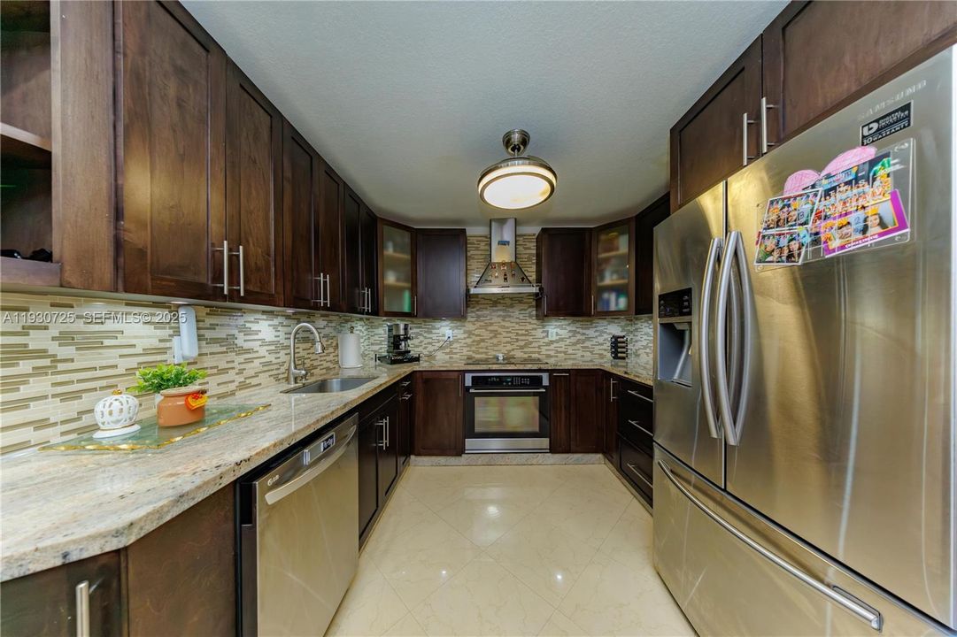 На продажу: $699,999 (4 спален, 4 ванн, 1824 Квадратных фут)