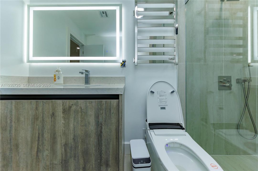 На продажу: $699,999 (4 спален, 4 ванн, 1824 Квадратных фут)