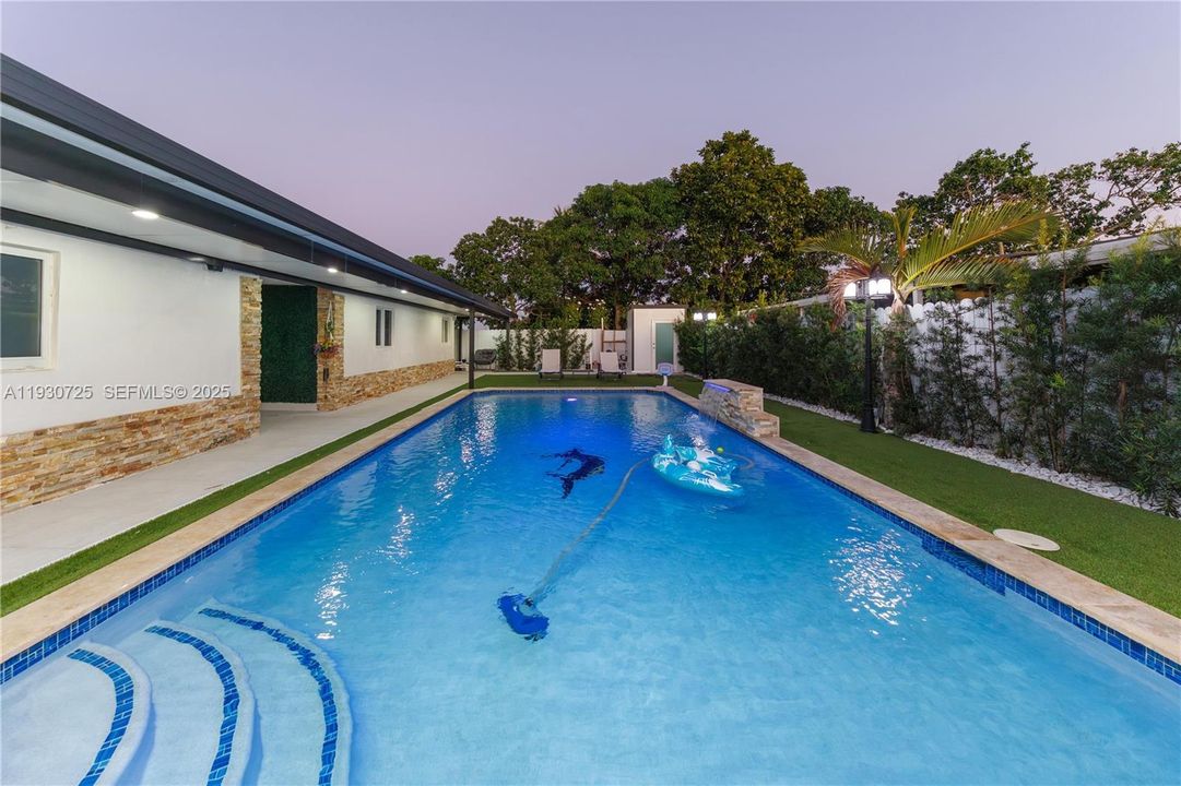 На продажу: $699,999 (4 спален, 4 ванн, 1824 Квадратных фут)