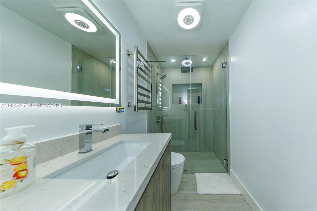 На продажу: $699,999 (4 спален, 4 ванн, 1824 Квадратных фут)