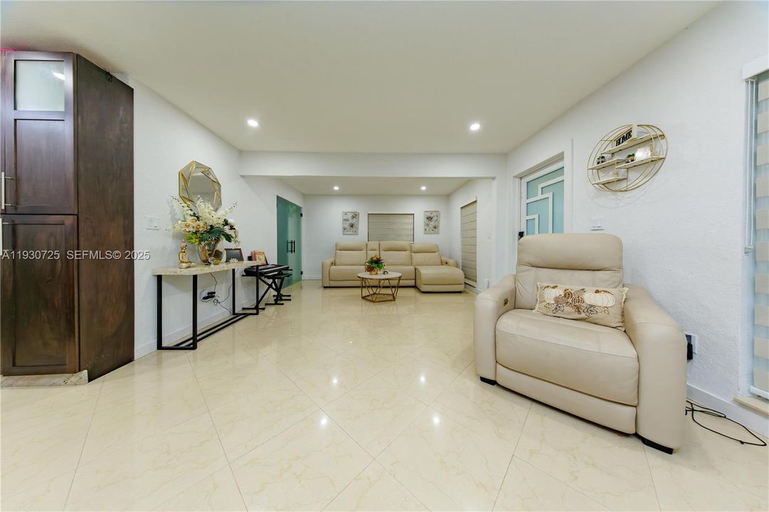 На продажу: $699,999 (4 спален, 4 ванн, 1824 Квадратных фут)