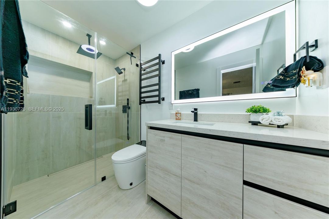 На продажу: $699,999 (4 спален, 4 ванн, 1824 Квадратных фут)