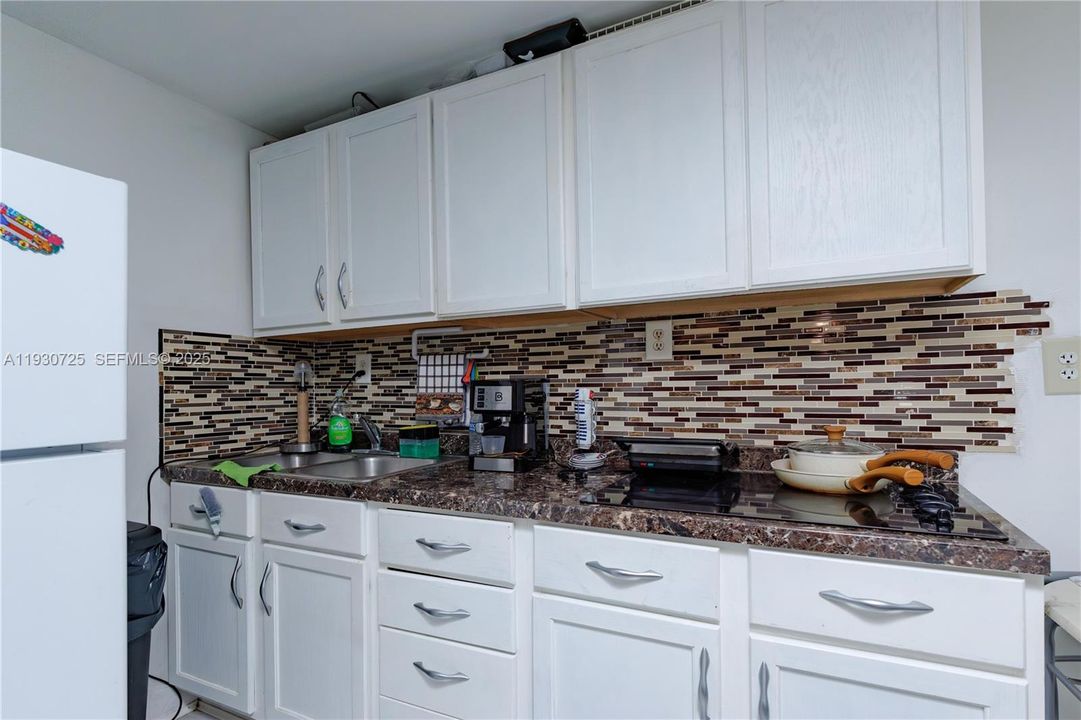 На продажу: $699,999 (4 спален, 4 ванн, 1824 Квадратных фут)