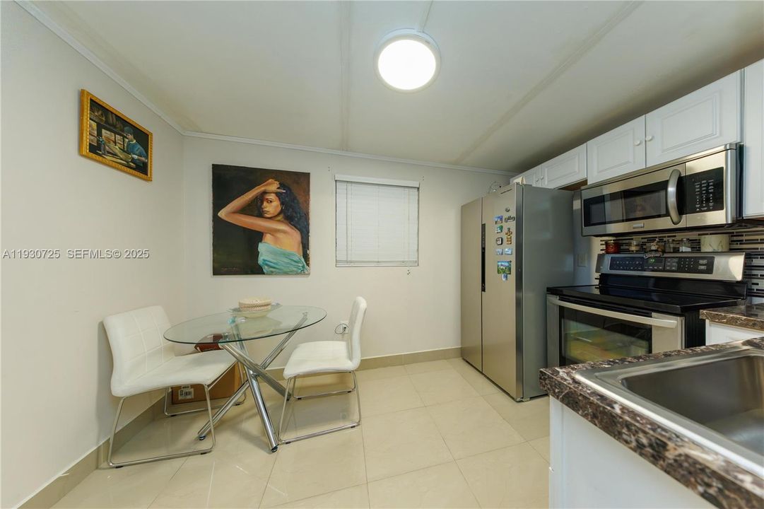 На продажу: $699,999 (4 спален, 4 ванн, 1824 Квадратных фут)