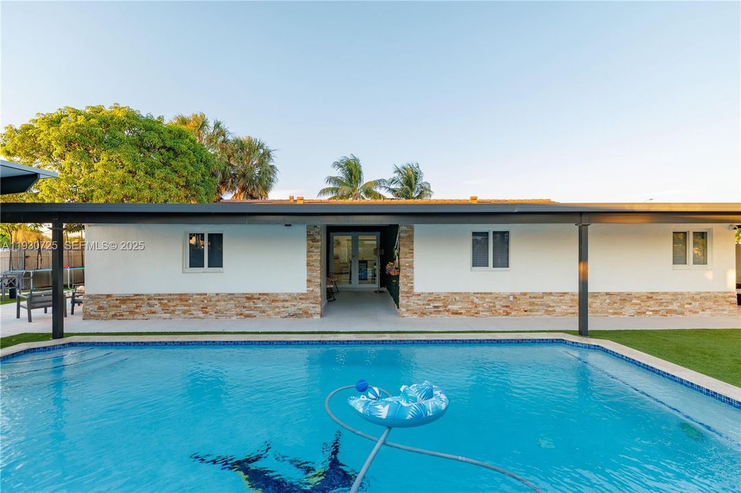 На продажу: $699,999 (4 спален, 4 ванн, 1824 Квадратных фут)