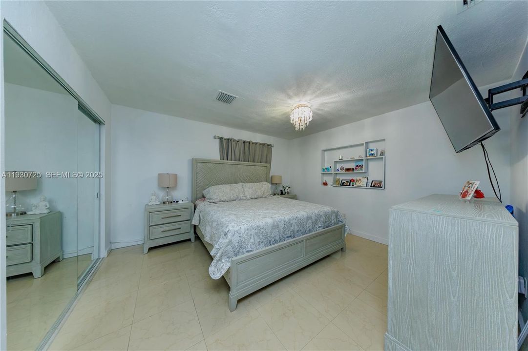 На продажу: $699,999 (4 спален, 4 ванн, 1824 Квадратных фут)