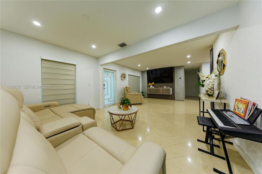 На продажу: $699,999 (4 спален, 4 ванн, 1824 Квадратных фут)