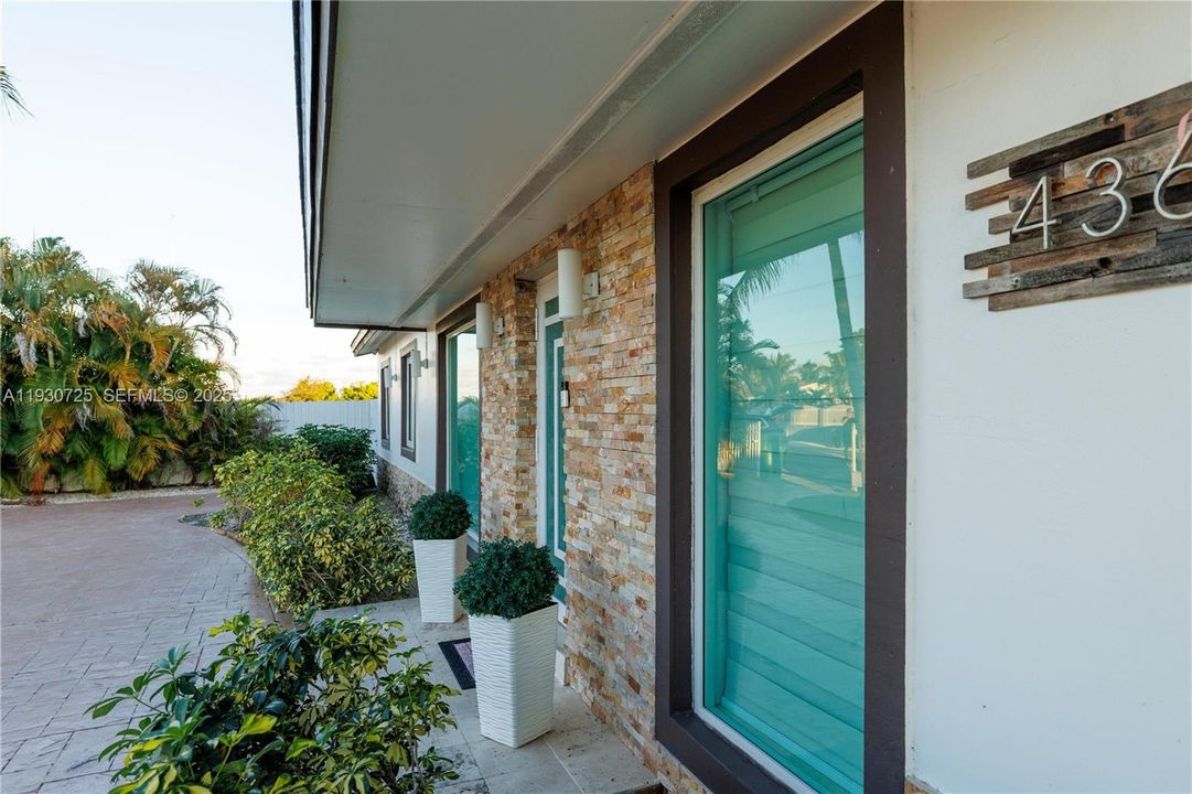 На продажу: $699,999 (4 спален, 4 ванн, 1824 Квадратных фут)