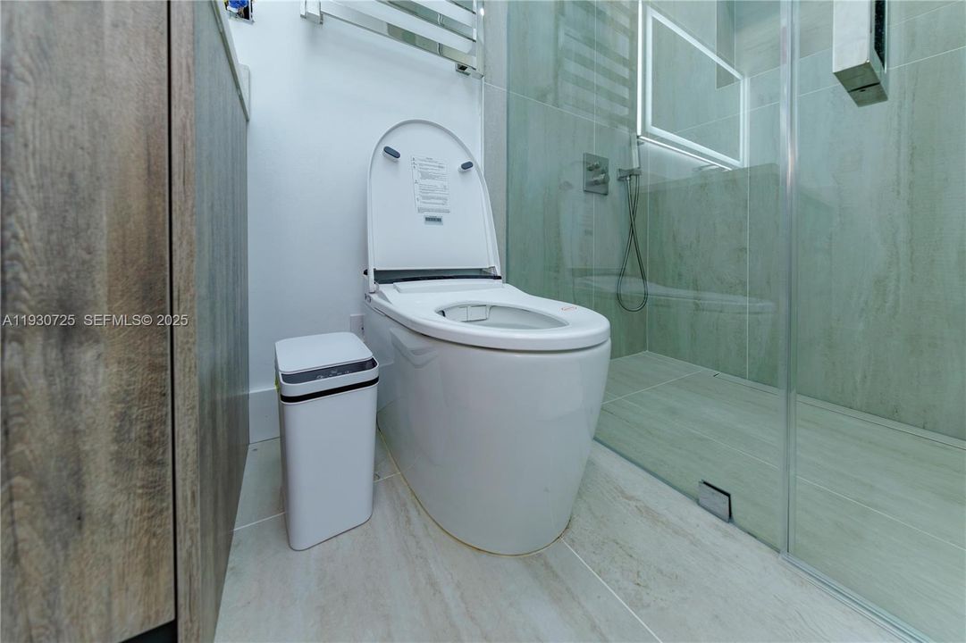 На продажу: $699,999 (4 спален, 4 ванн, 1824 Квадратных фут)