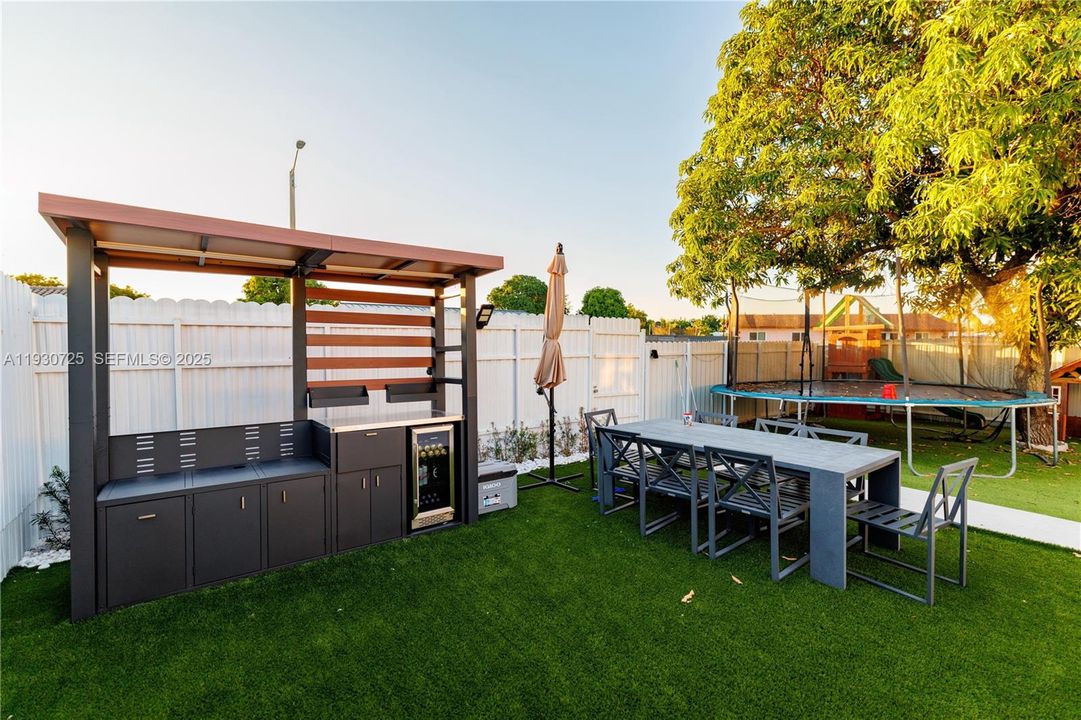 На продажу: $699,999 (4 спален, 4 ванн, 1824 Квадратных фут)