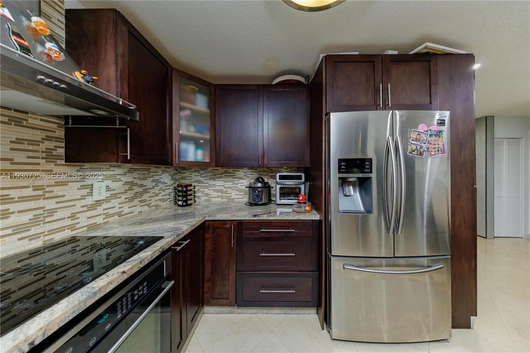 На продажу: $699,999 (4 спален, 4 ванн, 1824 Квадратных фут)