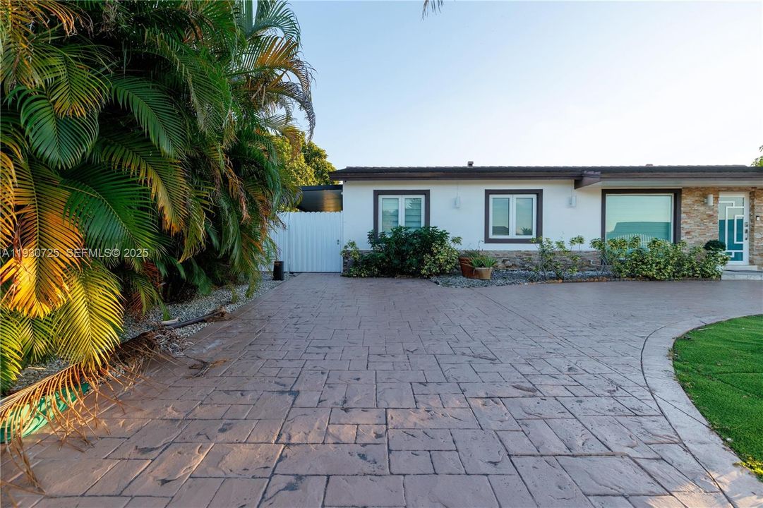 На продажу: $699,999 (4 спален, 4 ванн, 1824 Квадратных фут)