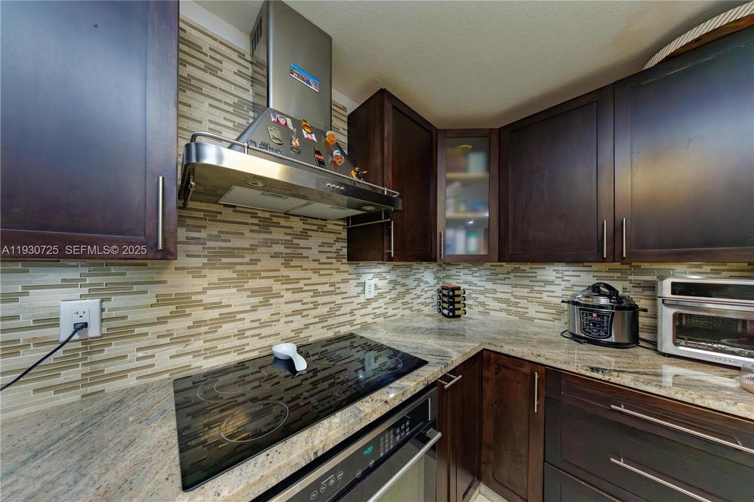 На продажу: $699,999 (4 спален, 4 ванн, 1824 Квадратных фут)