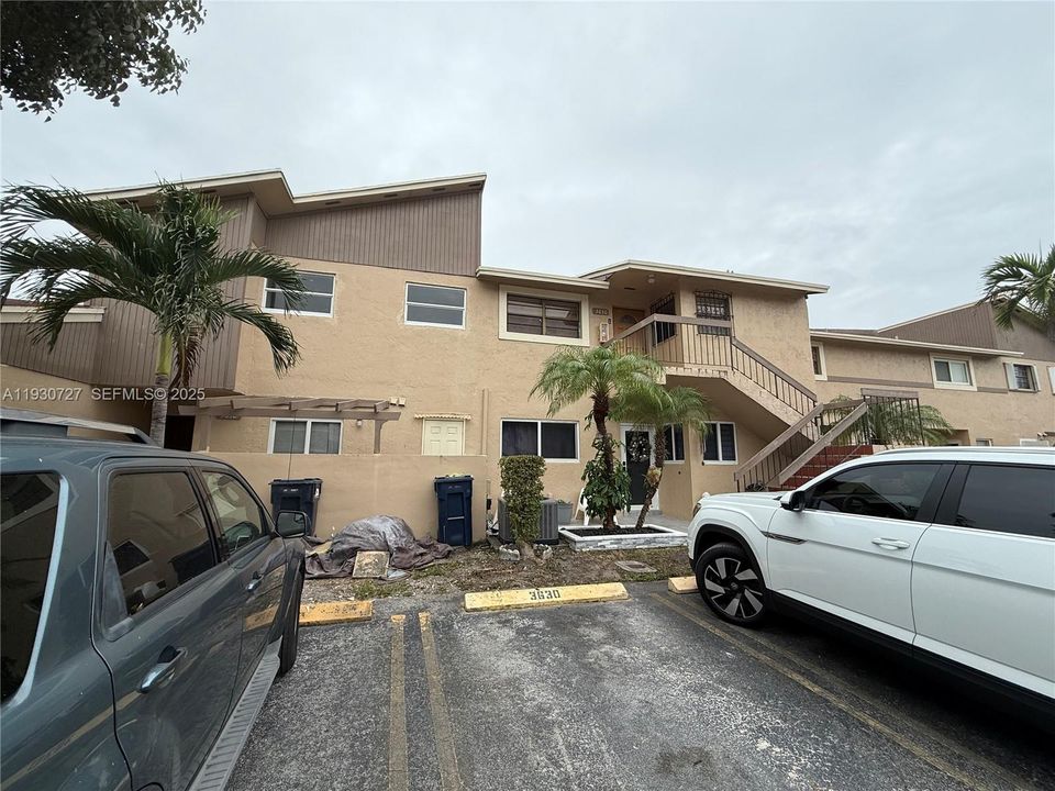 For Rent: $2,500 (2 beds, 2 baths, 924 Square Feet)