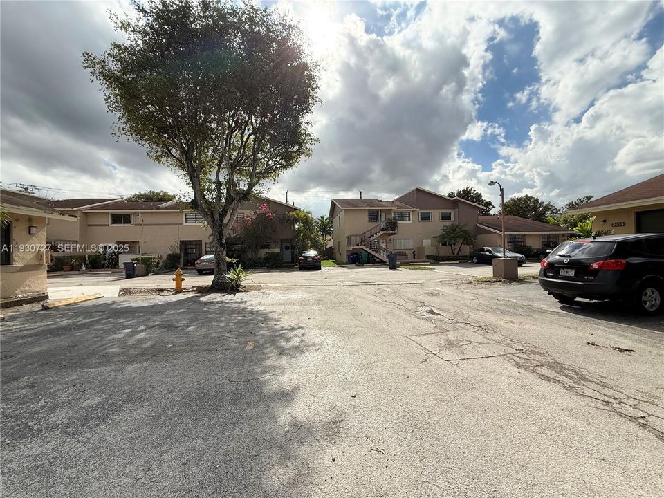 For Rent: $2,500 (2 beds, 2 baths, 924 Square Feet)