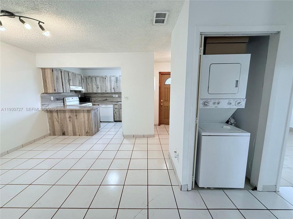 For Rent: $2,500 (2 beds, 2 baths, 924 Square Feet)