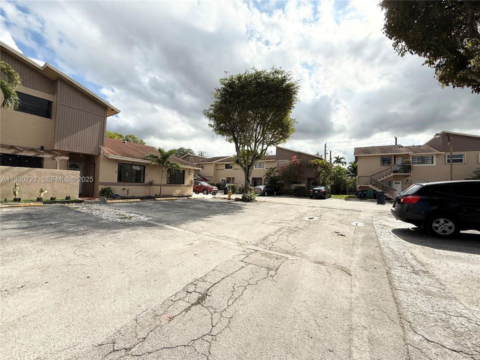 For Rent: $2,500 (2 beds, 2 baths, 924 Square Feet)