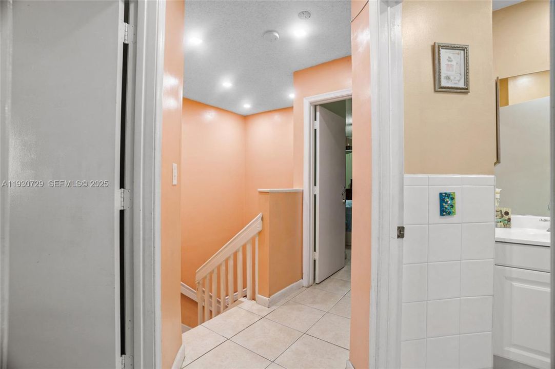 На продажу: $480,000 (3 спален, 2 ванн, 1430 Квадратных фут)