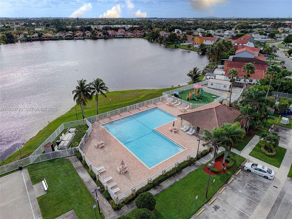 На продажу: $480,000 (3 спален, 2 ванн, 1430 Квадратных фут)