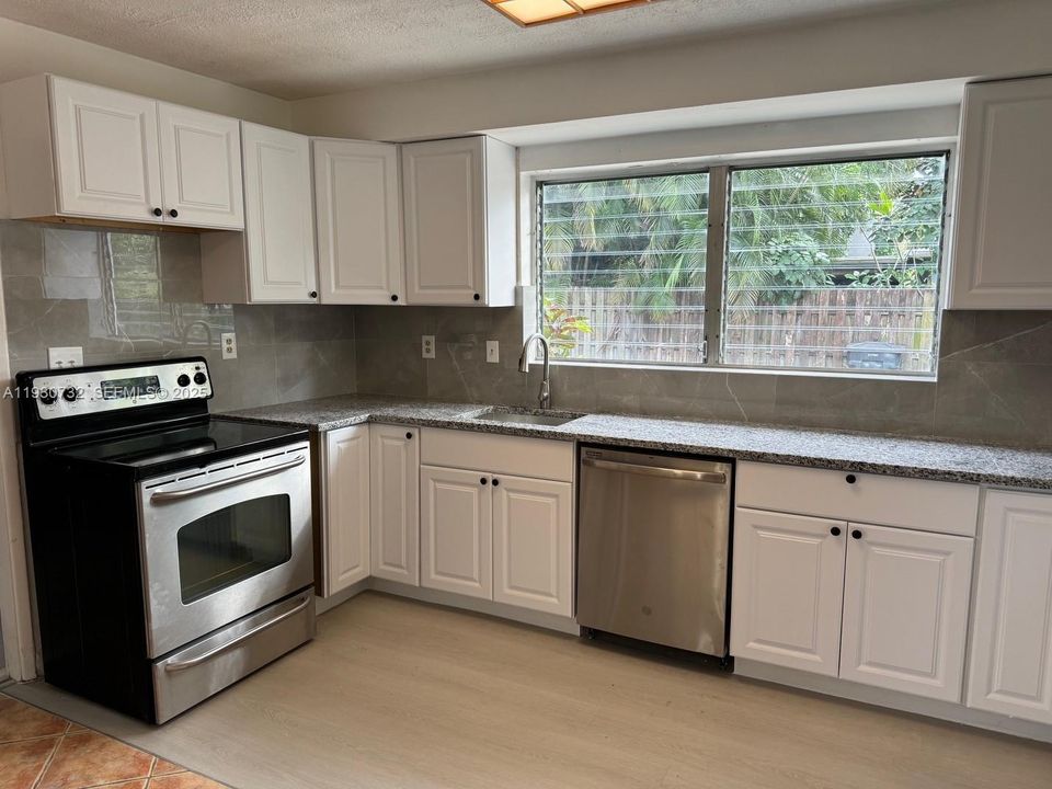 For Rent: $2,750 (2 beds, 1 baths, 1248 Square Feet)