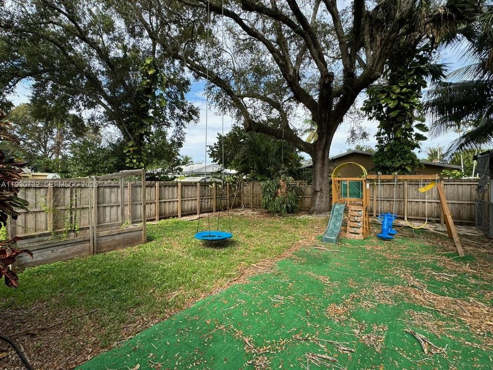 For Rent: $2,750 (2 beds, 1 baths, 1248 Square Feet)