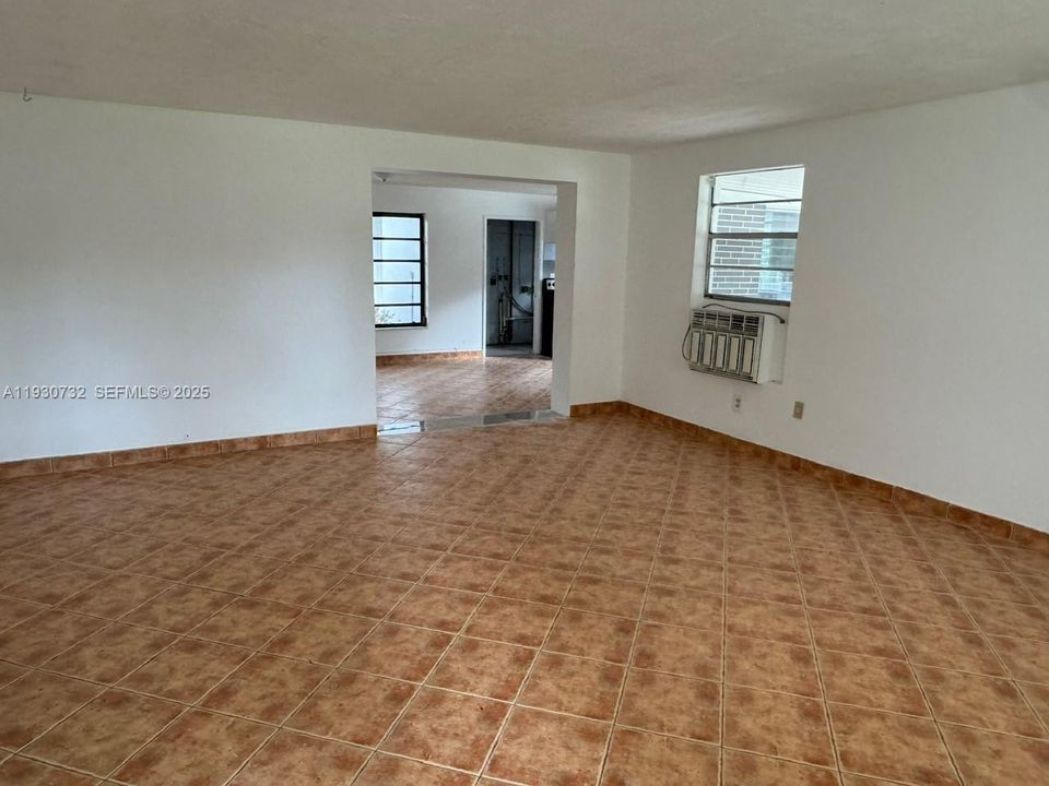 For Rent: $2,750 (2 beds, 1 baths, 1248 Square Feet)