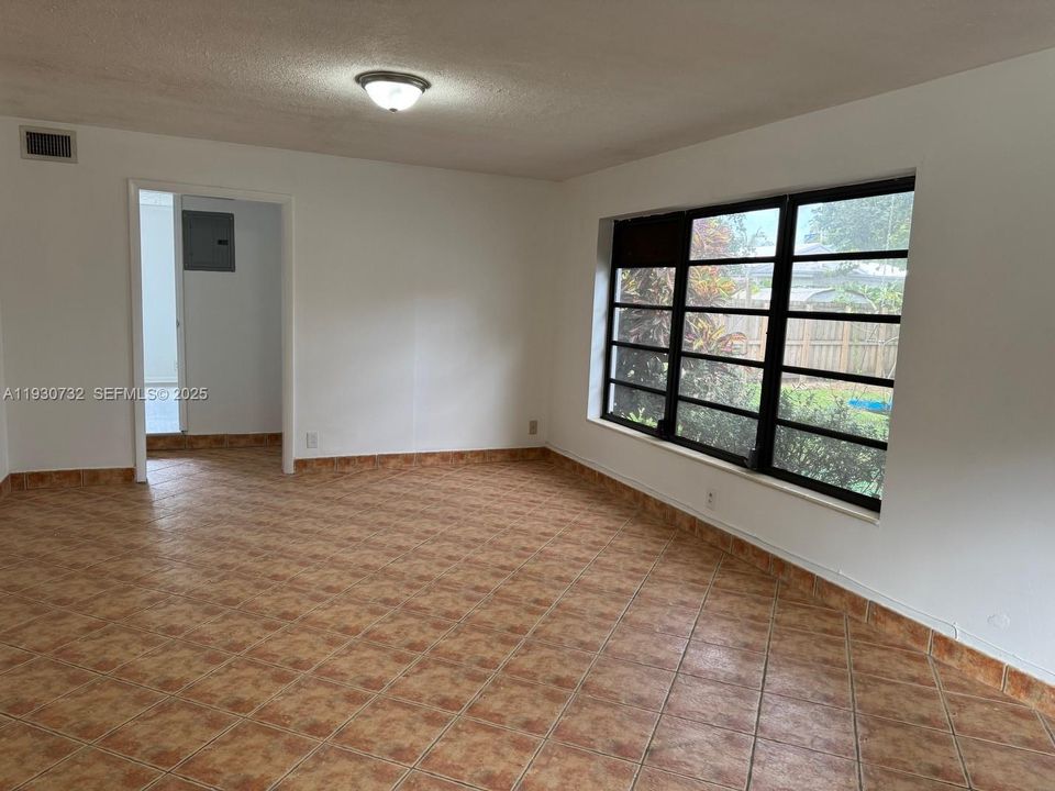 For Rent: $2,750 (2 beds, 1 baths, 1248 Square Feet)