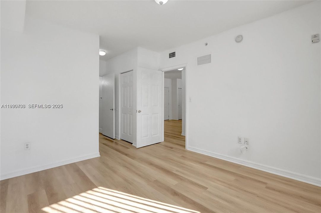 出租: $2,100 (2 贝兹, 2 浴室, 809 平方英尺)