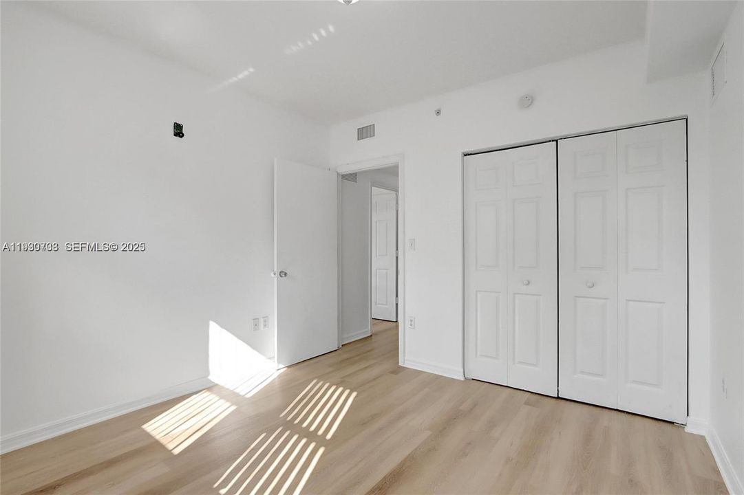 出租: $2,100 (2 贝兹, 2 浴室, 809 平方英尺)