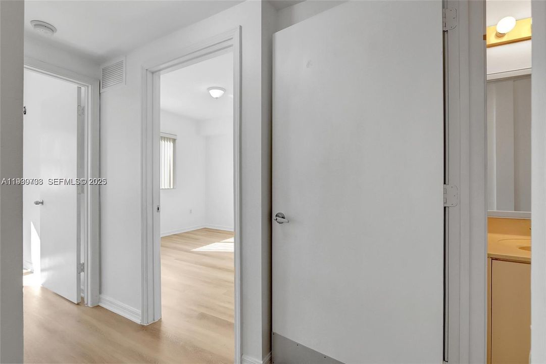 出租: $2,100 (2 贝兹, 2 浴室, 809 平方英尺)