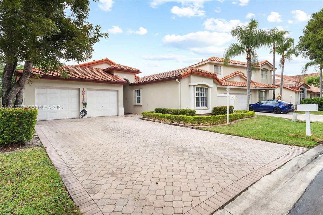 待售: $925,000 (4 贝兹, 2 浴室, 2178 平方英尺)