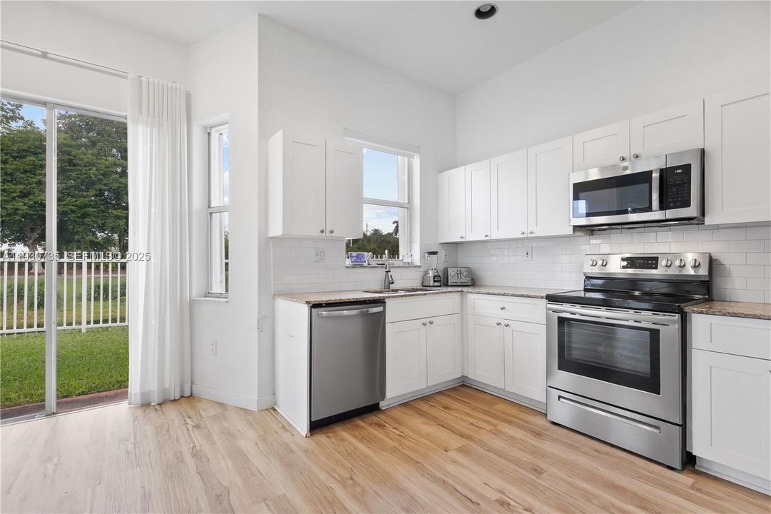 待售: $925,000 (4 贝兹, 2 浴室, 2178 平方英尺)