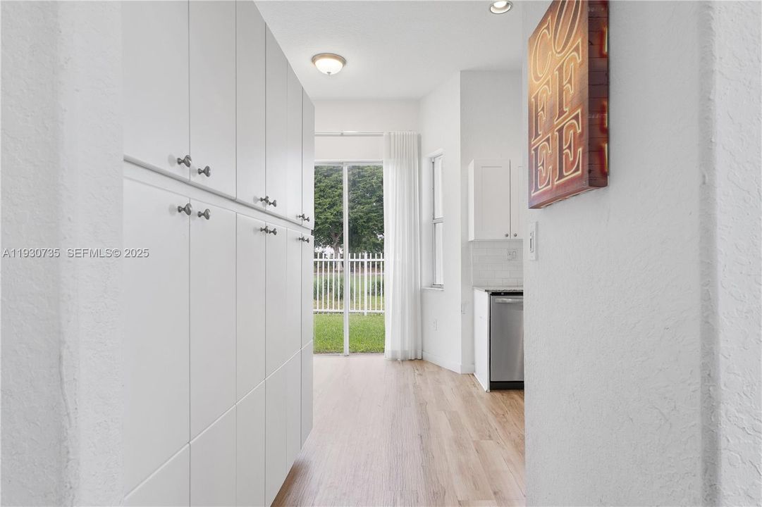 待售: $925,000 (4 贝兹, 2 浴室, 2178 平方英尺)