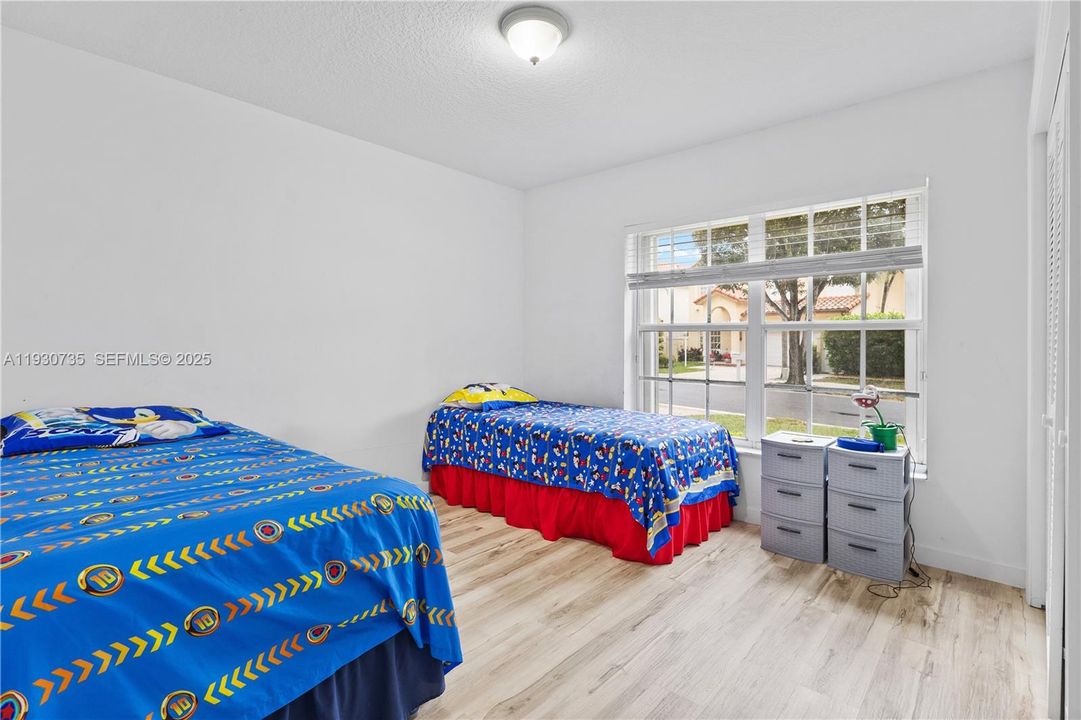 待售: $925,000 (4 贝兹, 2 浴室, 2178 平方英尺)