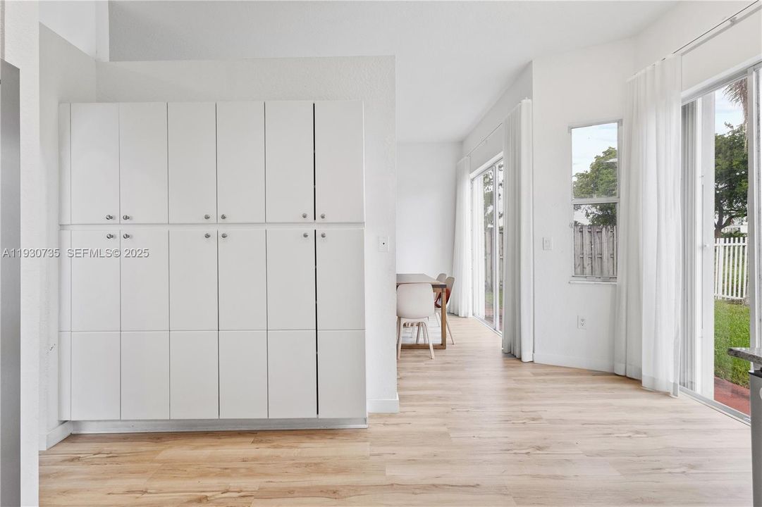 待售: $925,000 (4 贝兹, 2 浴室, 2178 平方英尺)