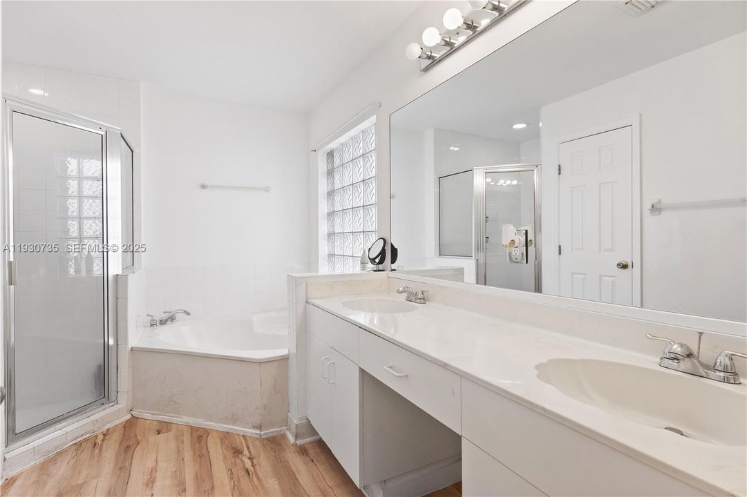 待售: $925,000 (4 贝兹, 2 浴室, 2178 平方英尺)