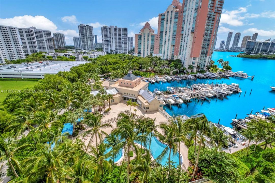 For Sale: $679,000 (2 beds, 3 baths, 1650 Square Feet)