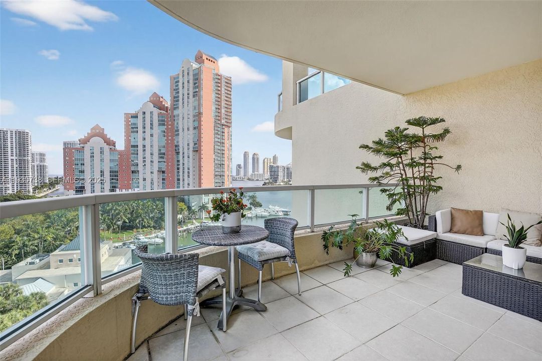 For Sale: $679,000 (2 beds, 3 baths, 1650 Square Feet)