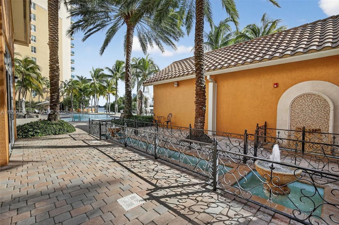 For Sale: $679,000 (2 beds, 3 baths, 1650 Square Feet)