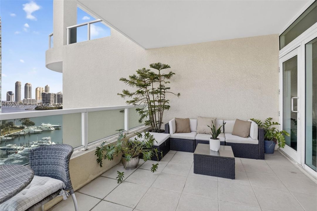 For Sale: $679,000 (2 beds, 3 baths, 1650 Square Feet)