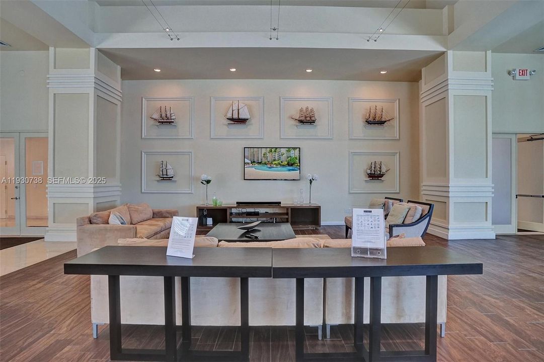 For Sale: $679,000 (2 beds, 3 baths, 1650 Square Feet)