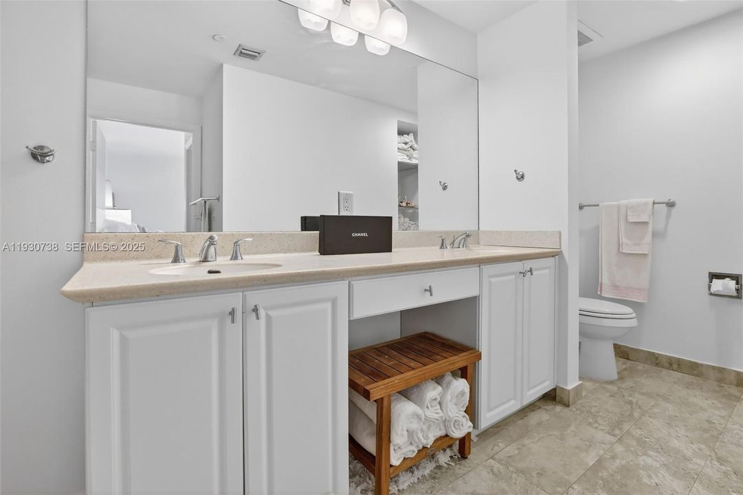 For Sale: $679,000 (2 beds, 3 baths, 1650 Square Feet)