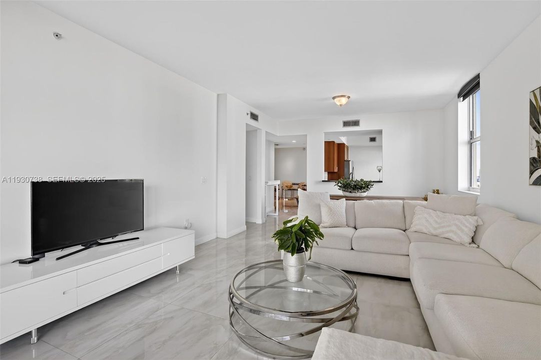 For Sale: $679,000 (2 beds, 3 baths, 1650 Square Feet)