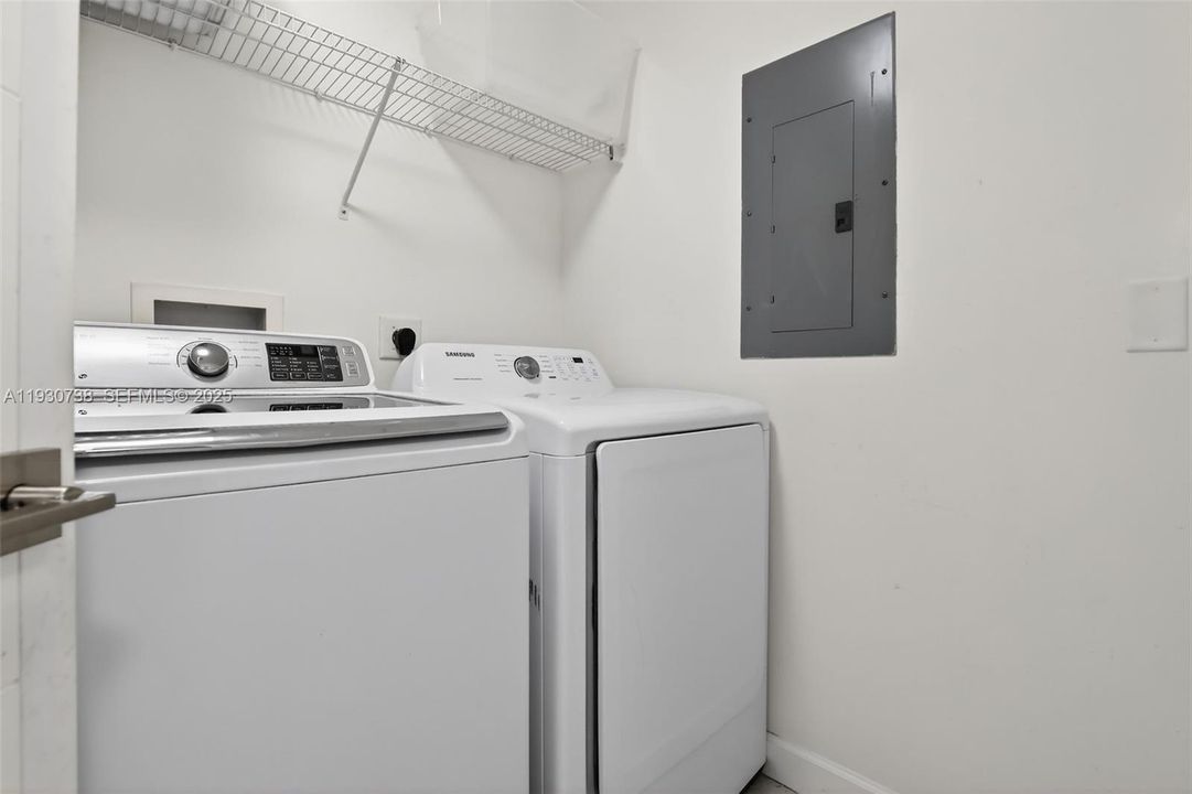 For Sale: $679,000 (2 beds, 3 baths, 1650 Square Feet)