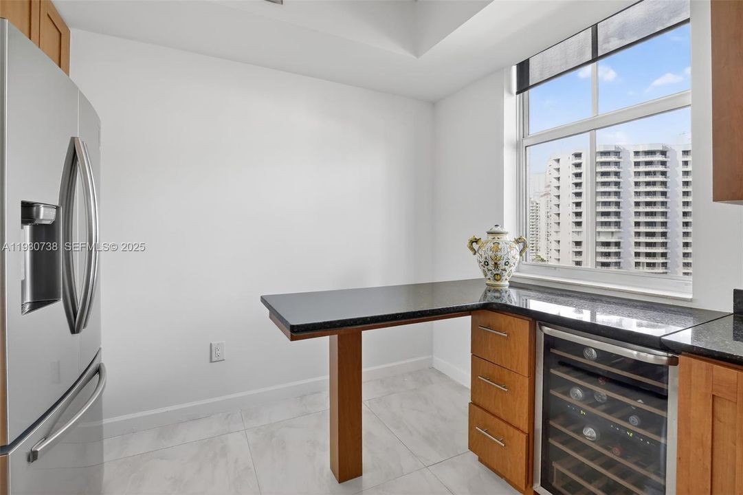 For Sale: $679,000 (2 beds, 3 baths, 1650 Square Feet)